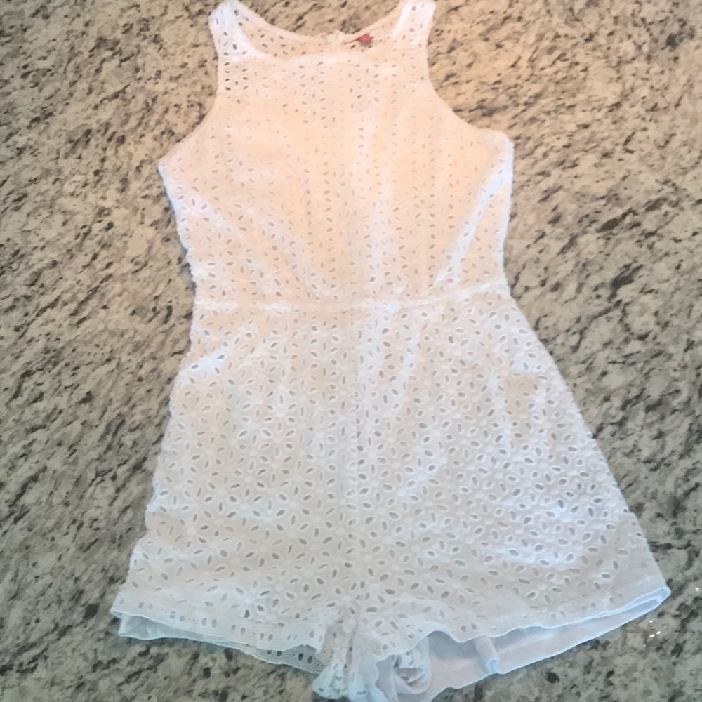 Adorable White eyelet romper size 4 ( xsmall)